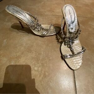 Y2K Beverly Feldman Silver & Cream Alligstor Chandelier Heels Size 7.5